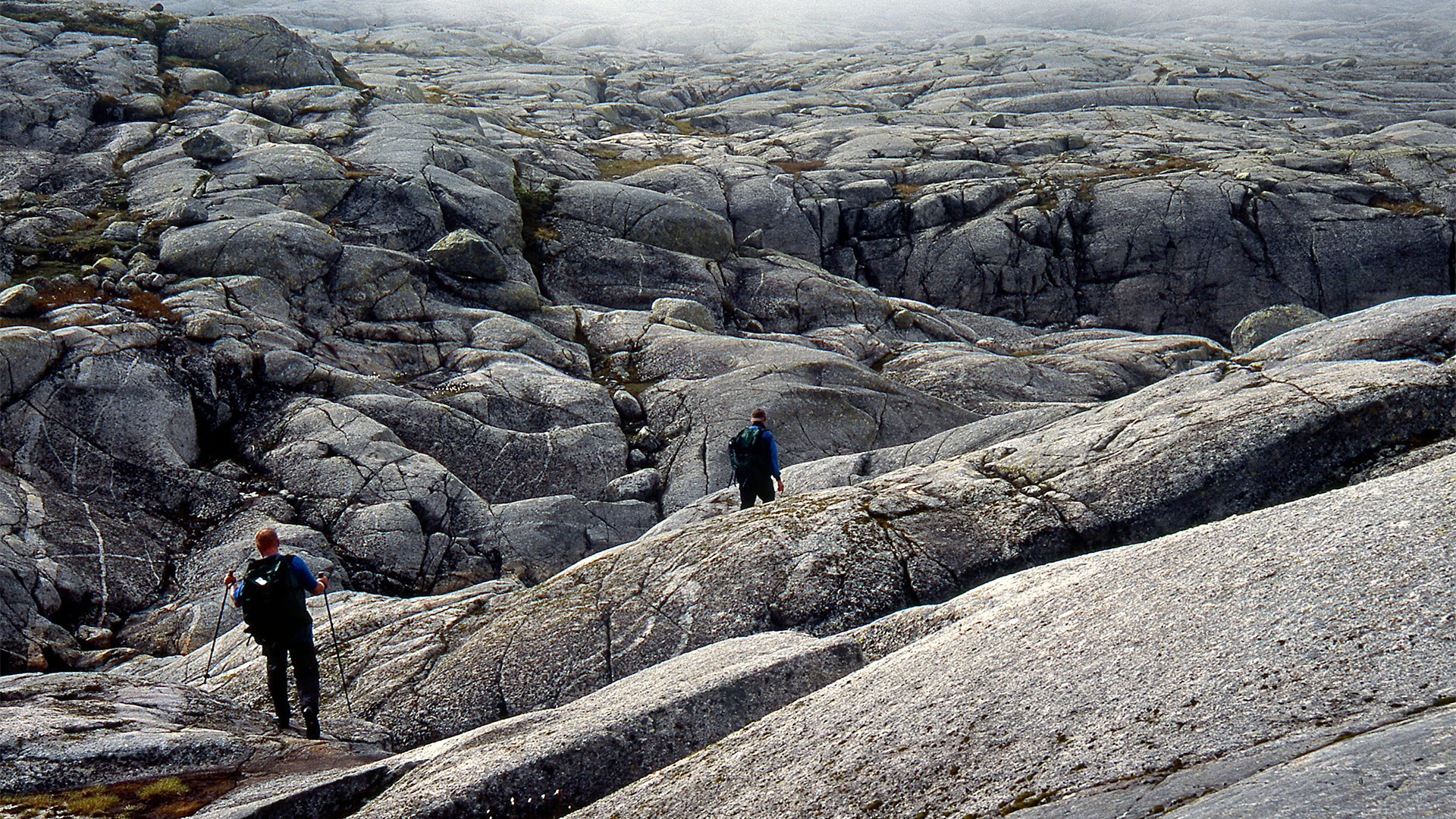 Fjellvann i dal.